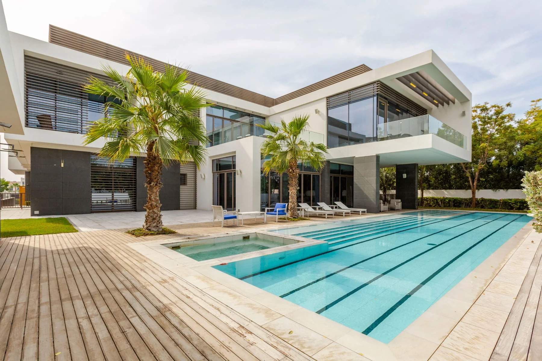 Modern luxury villa in Dubai